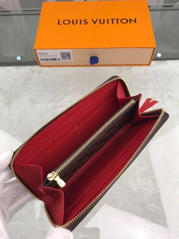 LOUIS VUITTON ZIPPY 0803